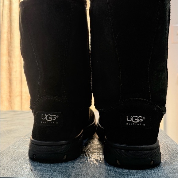 UGG Shoes - UGG ULTIMATE short Boots sz 8